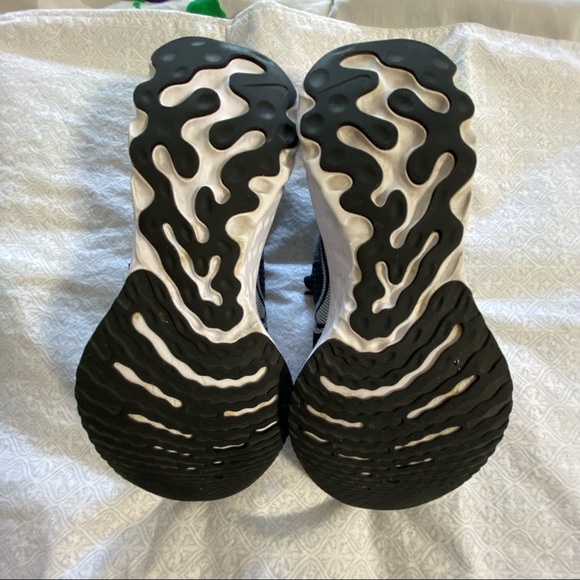 NIKE React Infinity Run Flyknit Running Shoes - Picture 7 of 9